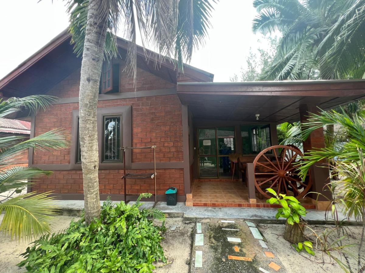 Sawai Home Resort Nathon Extérieur photo