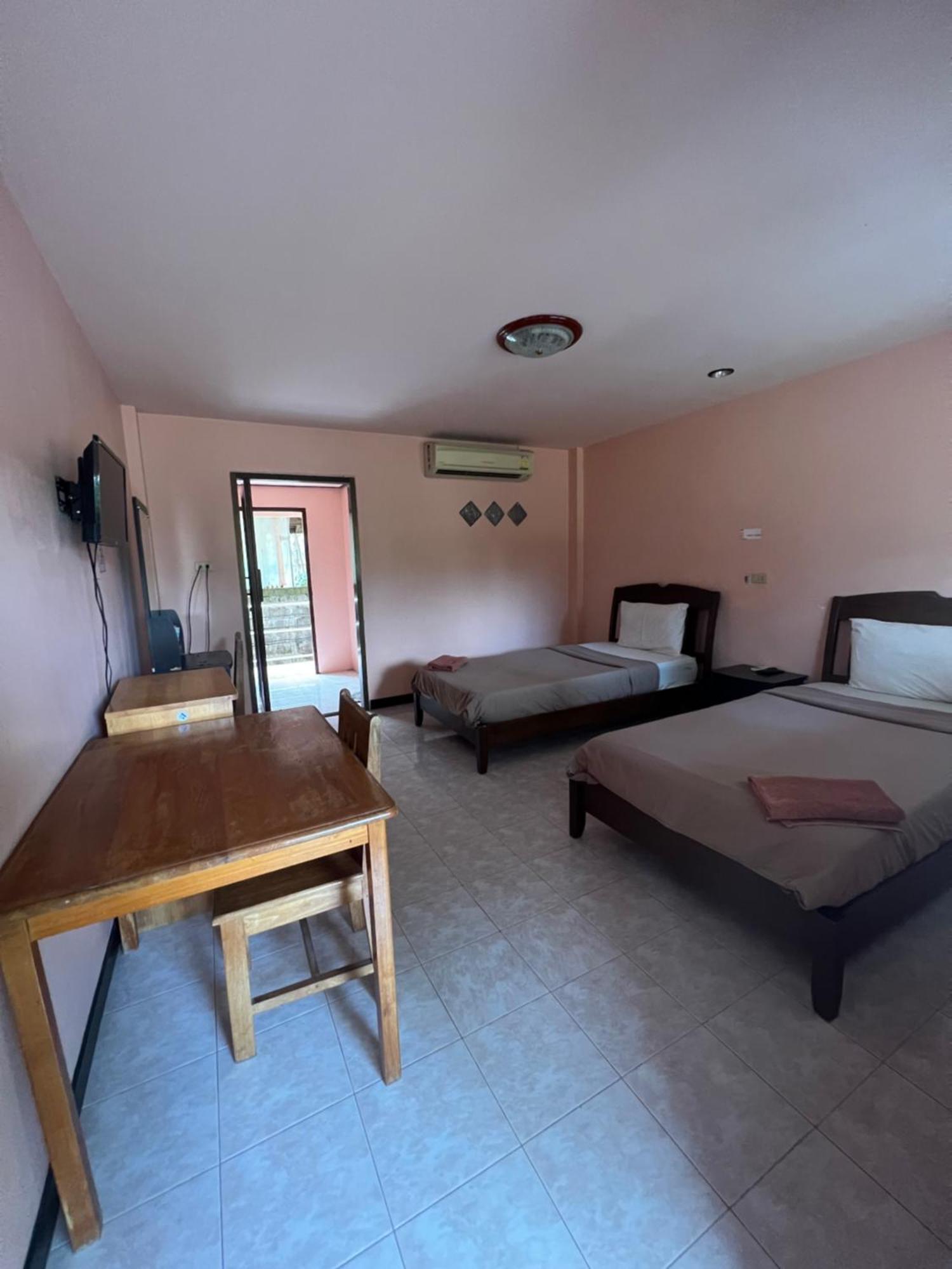 Sawai Home Resort Nathon Extérieur photo